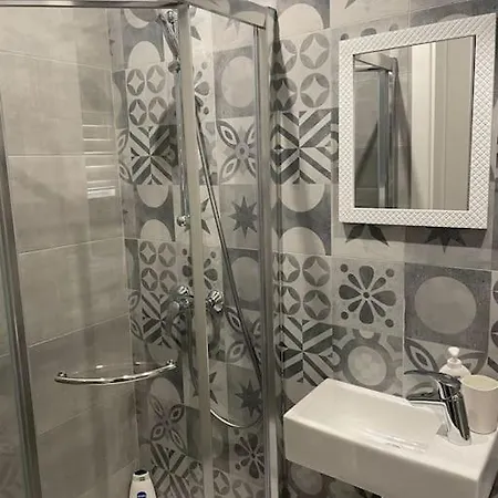 Apartment 7b The Grove *