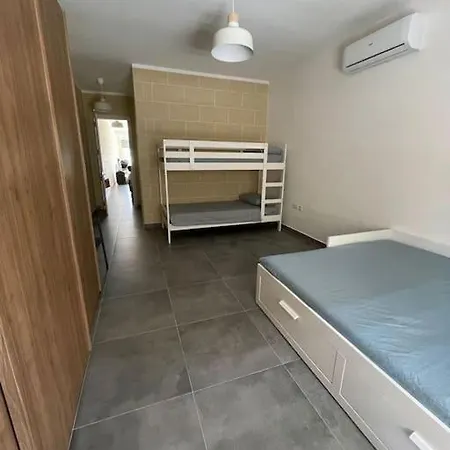 7b The Grove Xagħra